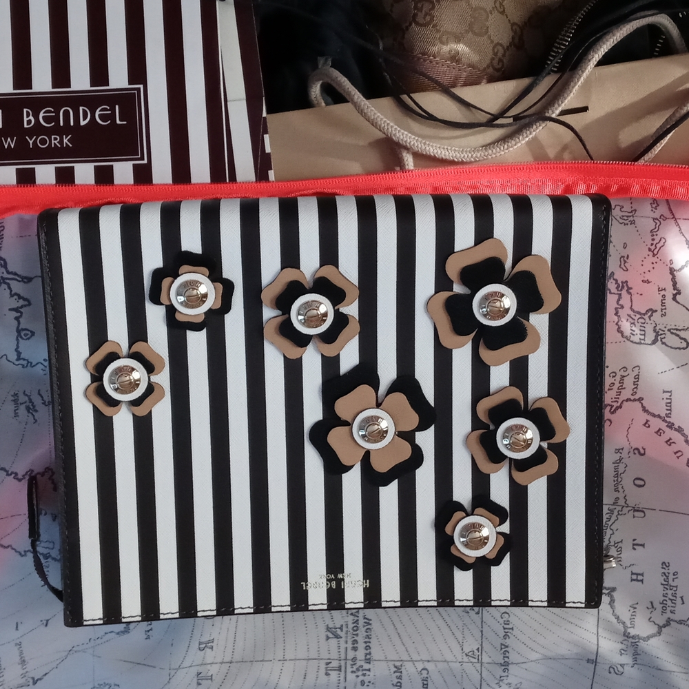 ⭐❤️Henri Bendel GORGEOUS and STUNNING Floral Bag or cosmetic pouch ❤️⭐Fl… - Picture 16 of 16